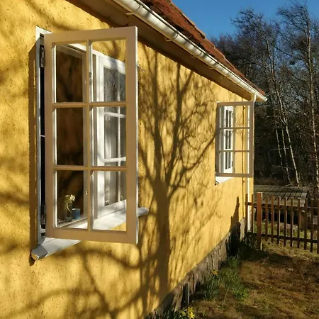 Charming Summer House From 1945 *
